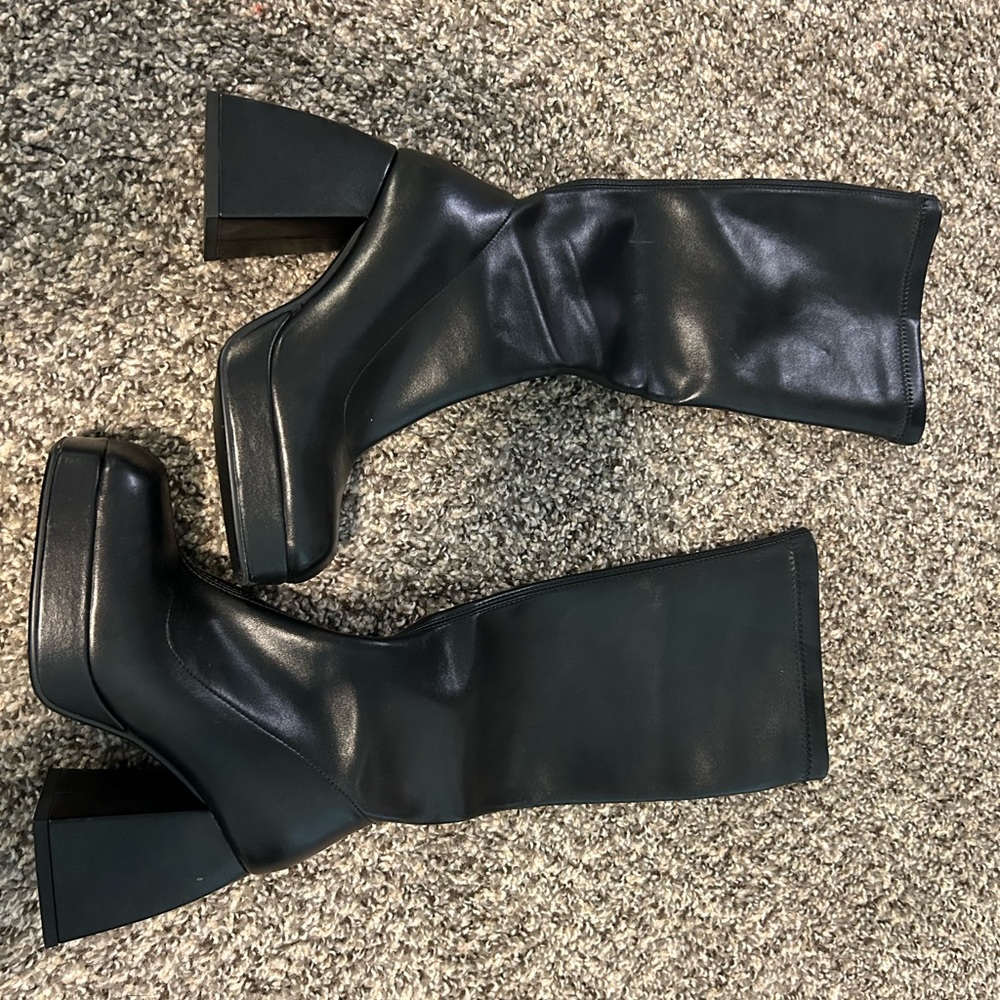 Black Mid-Calf Heeled Boots - Sleek Platform Design
